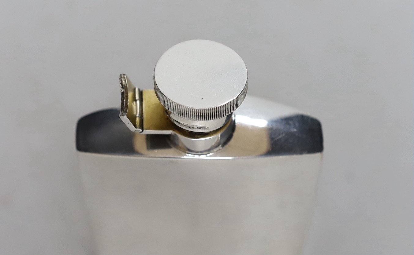 A George VI silver hip flask(a.f.) Birmingham, 1937, 13.5cm, 5.8oz.